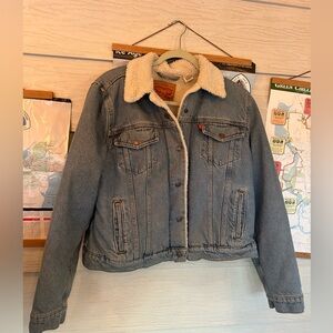 Womens Levi sherpa lined denim jacket